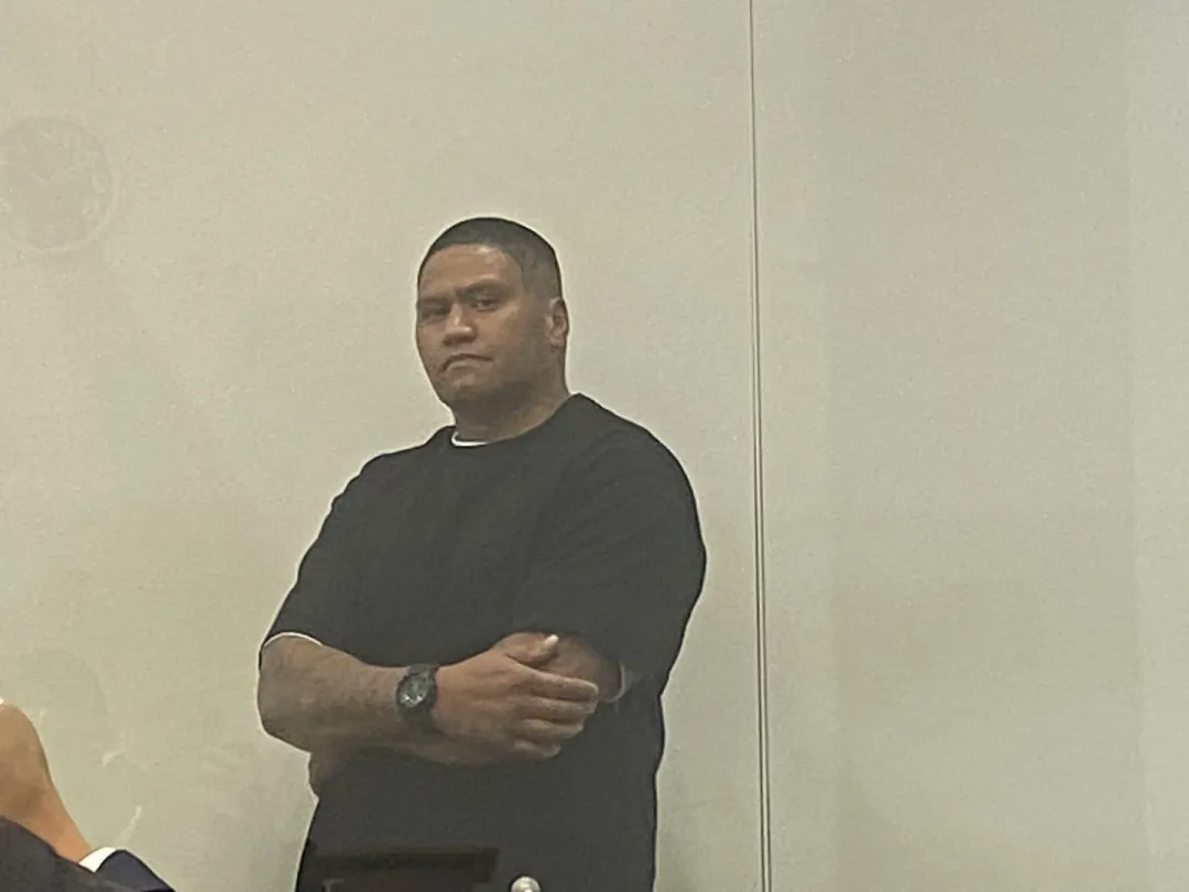 奥克兰男子7年刑期变6个月居家,网友:“刑期也能满减了?”