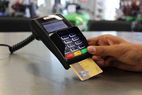 新西兰部分中小商家对信用卡收取附加费用是合理的吗？