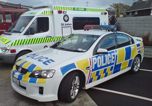 新西兰道路上如何为消防车救护车警车让道