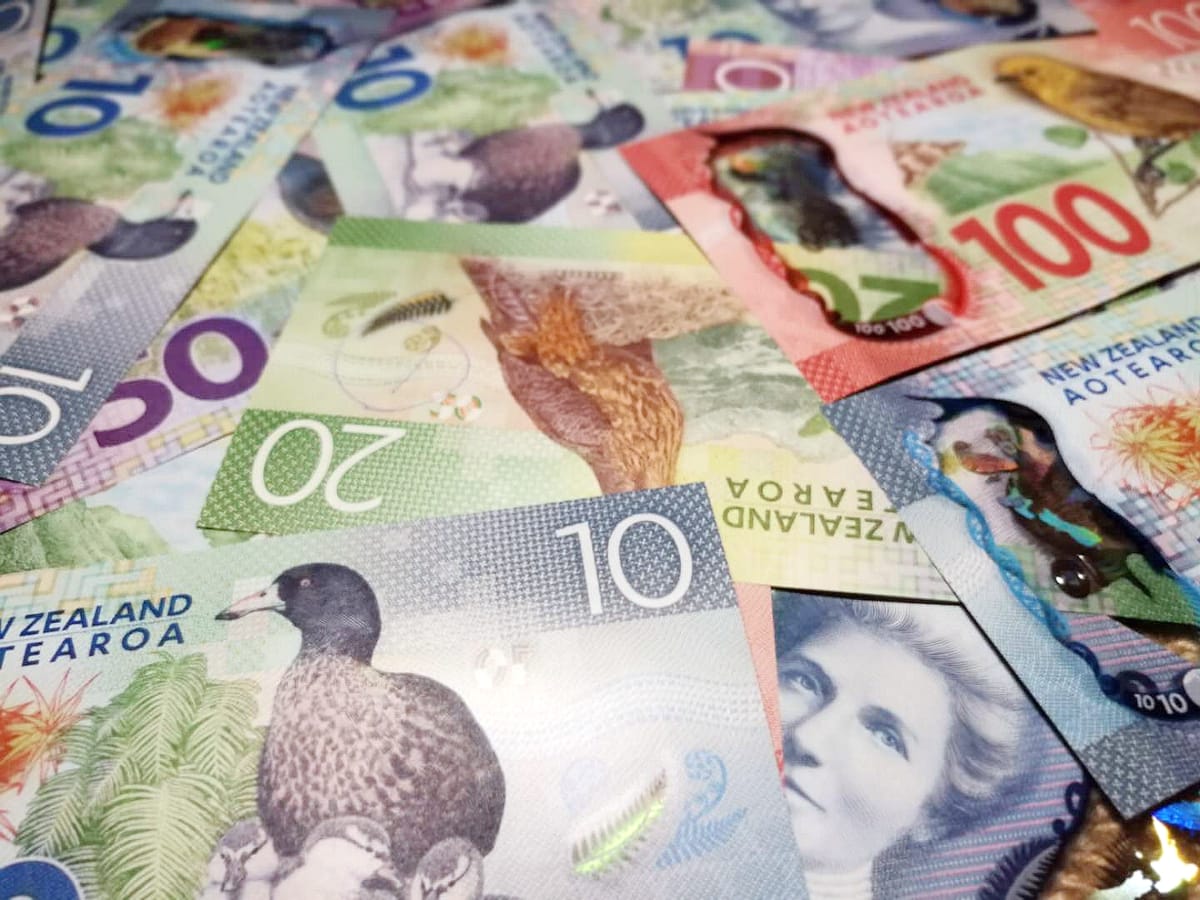 如何更换老旧或破损的新西兰钞票和硬币？