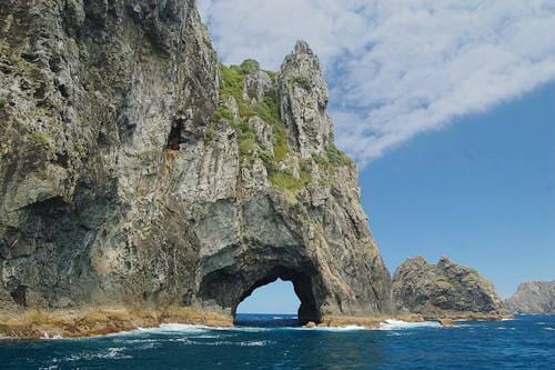 新西兰岛屿湾岩中洞The Hole in The Rock