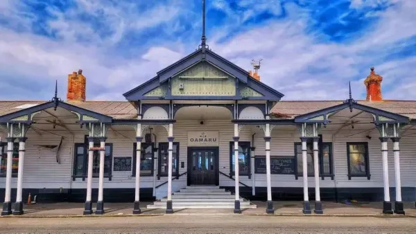 中国移民买下新西兰火车站，改造后成小镇心脏：“不是为了赚钱”