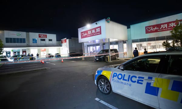 奥克兰华人餐厅遭持械抢劫,员工受伤