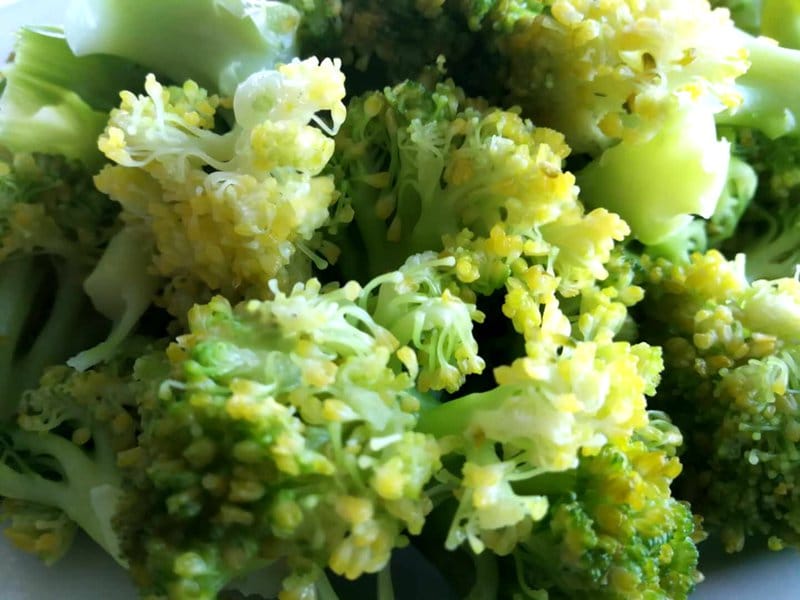 broccoli-turning-yellow-still-eatable