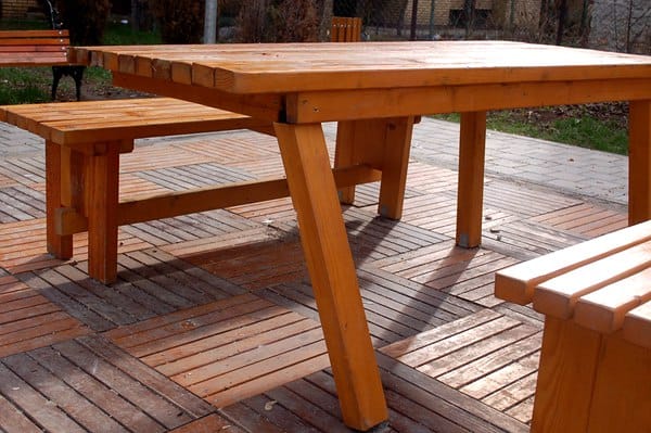 maintain-wooden-outdoor-furniture-and-deck